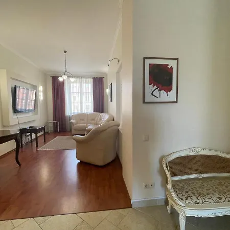Апартаменти 4 *